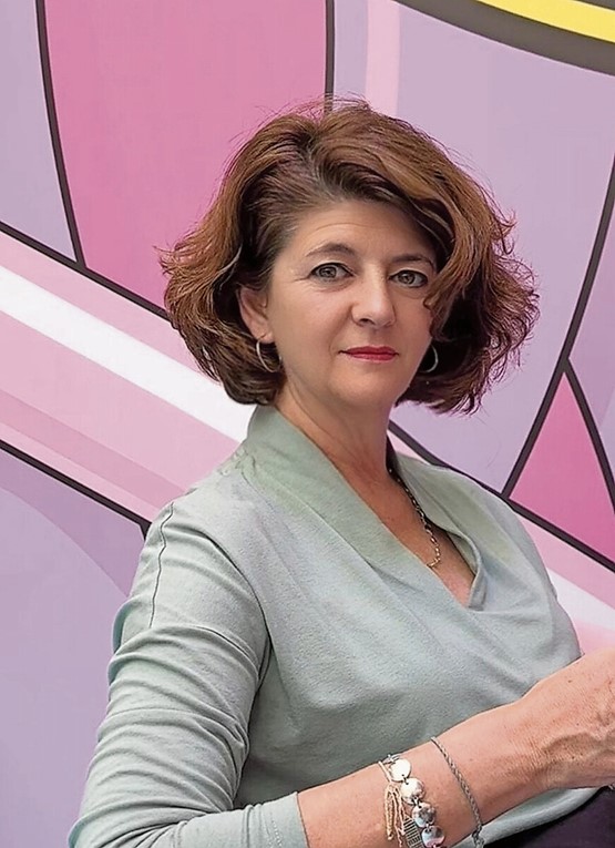 Tanja Klein, Gründerin von «kleinbasel by Tanja Klein», steht für zeitlose Mode, die Design, Handwerk und Nachhaltigkeit vereint.