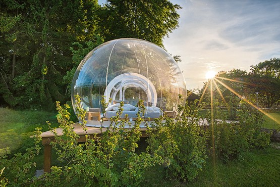 Treffen den Zeitgeist: Die Bubble-Hotels und «Schlafen unter dem Apfelbaum» bieten ein einzigartiges Erlebnis unter freiem Himmel.
