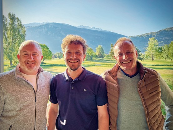 De g. à dr.: Alain Praz, Agostin Lleshi, Xavier Berthod. En testant l’application dans leurs propres structures, les associés ont permis d’améliorer le produit. Photo: thierrysermier.com
