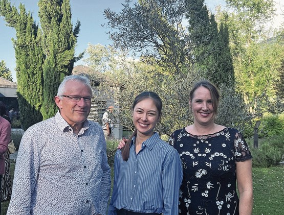 De g. à dr.: Benjamin Roduit, président de la CIV, Sabrina Duc, lauréate du «Prix CIV 2026» et Nicole Vuagniaux, vice-présidente de la CIV. Photo: dr/CVI