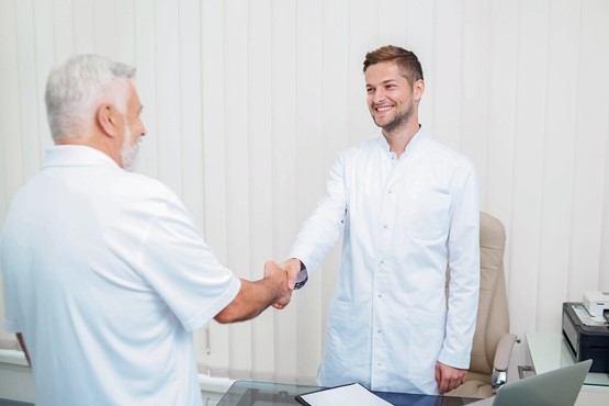 Dans le domaine de la santé, il existe de nombreuses formations menant à un diplôme fédéral.  Photo: 123RF