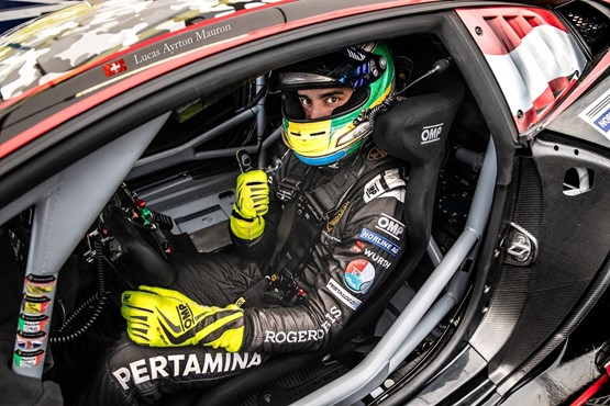 Als Halbprofi im Motorsport war der heute 28‑Jährige auf vielen Rennstrecken der Welt unterwegs: hier auf dem Nürburgring im Jahr 2018.