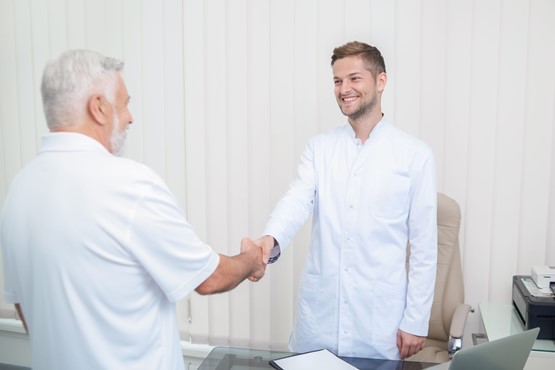 Im Bereich Gesundheit gibt es zahlreiche Bildungsgänge, die zu einem eidgenössischen Diplom führen.Bild: 123RF