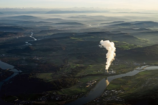 Les centrales nucléaires (photo: Leibstadt) sont indispensables pour approvisionner l’économie suisse en électricité. Photo: Keystone
