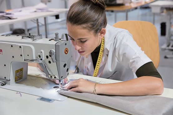 69% des jeunes interrogés sont convaincus que les apprentis sont particulièrement doués pour résoudre des problèmes concrets. Photo: archives JAM