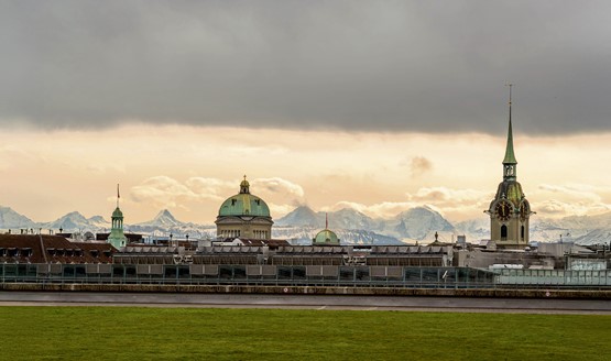 Manque de transparence: au Palais fédéral, personne ne sait exactement qui perçoit des subventions, quand, pour quoi et combien — sans parler de leur impact dans tout le pays. Photo: 123RF