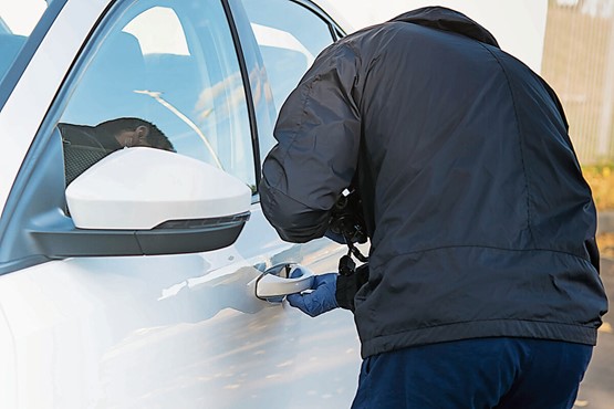 Häufig werden mehrere Fahrzeuge gleichzeitig entwendet, teilweise zusammen mit Schlüsseln und Fahrzeugpapieren. Bild: 123RF