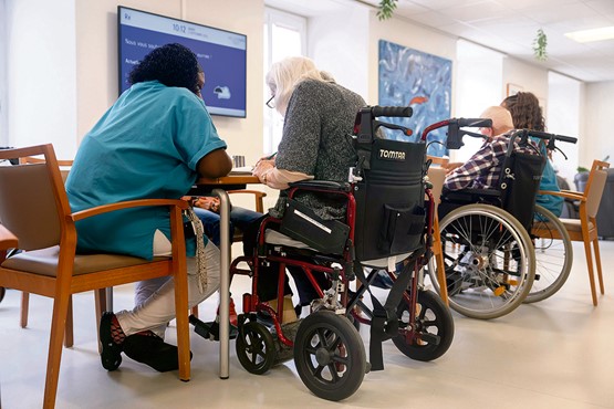 Das inländische Arbeitskräftepotenzial muss besser genutzt werden, zum Beispiel mit der Integration von Geflüchteten in den Arbeitsmarkt. Bild: Keystone