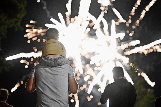 Künftig soll es am 1. August nirgends mehr Feuerwerk geben dürfen. Die Schweiz soll freudloser werden. Bild: Keystone