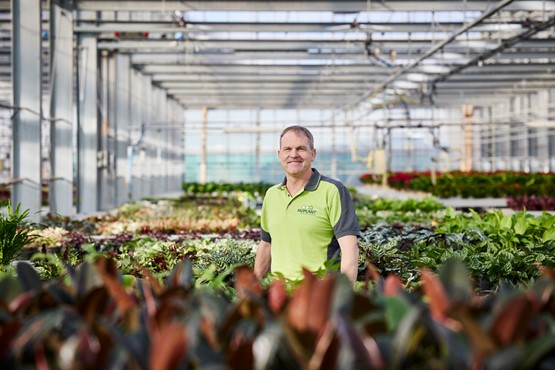 Adrian Huber ist Gärtner aus Leidenschaft: «Pflanzen bereichern nicht nur Räume, sondern wirken sich auch positiv auf unser Wohlbefinden und unsere Gesundheit aus.»  Bild: zVg