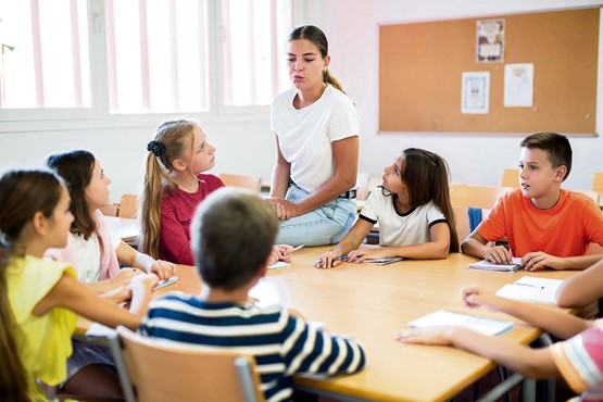 À la fin de la scolarité obligatoire, les élèves devraient maîtriser au moins une deuxième langue nationale et une autre langue étrangère (l’anglais). Photo: 123RF
