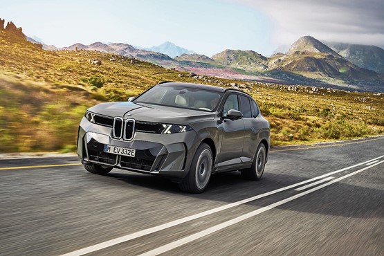 BMW bringt den X5 erstmals mit E‑Antrieb.