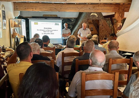 Les acteurs du Vacherin Mont-d‘Or AOP réunis aux Charbonnières afin de prendre le pouls de la filière. Photo: dr