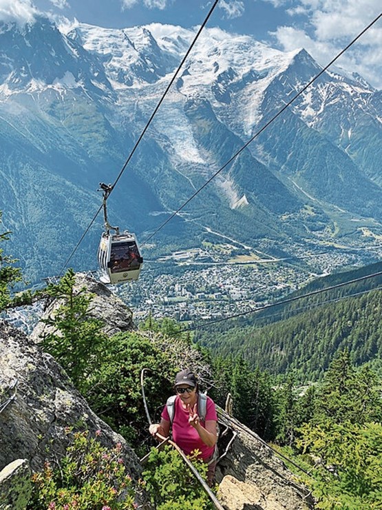 Zeitsparen beim Wandern: Zügig marschieren, um dafür mehr Musse für das Feierabendbier zu haben.Bild: zVg