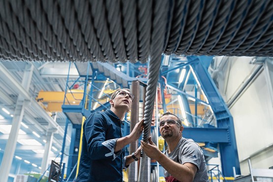 Mit Know-how, Erfahrung und neusten Technologien weltweit auf Erfolgskurs: Die Fatzer AG sorgt mit ihren Drahtseilen für Seilbahnen & Co für ein sicheres Gefühl in luftiger Höhe. Bild: zVg
