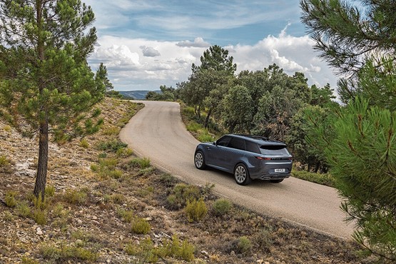 Die neue Designsprache macht den Range Rover Sport noch eleganter.Bild: zVg