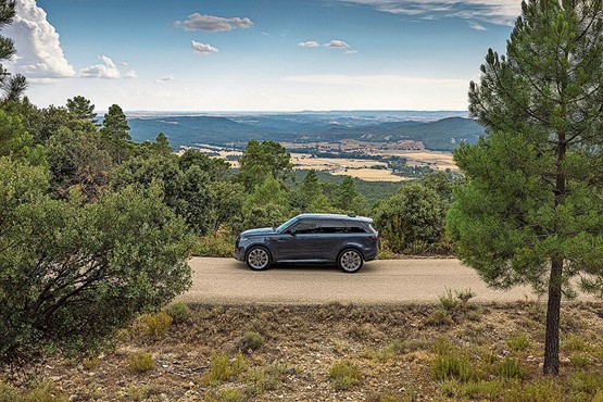 Die neue Designsprache macht den Range Rover Sport noch eleganter.Bild: zVg