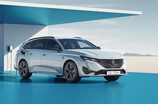 Der Peugeot e-308 SW ist einer der ersten Elektro-Kombis auf dem Markt.