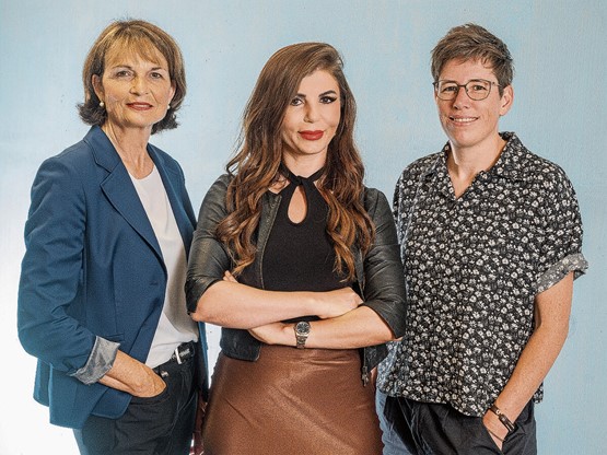 Durchhaltevermögen, gepaart mit Optimismus, einem guten familiären Rückhalt, Mut, Flexibilität, einem Quäntchen Glück sowie einer grossen Portion Leidenschaft. Dieses Erfolgsrezept verbindet die drei Nominierten des Thurgauer Unternehmerinnenpreises 2023: Margrit Aerne, Shpresa Memedi, Anna Lehmann (v. l.). Bild: zVg