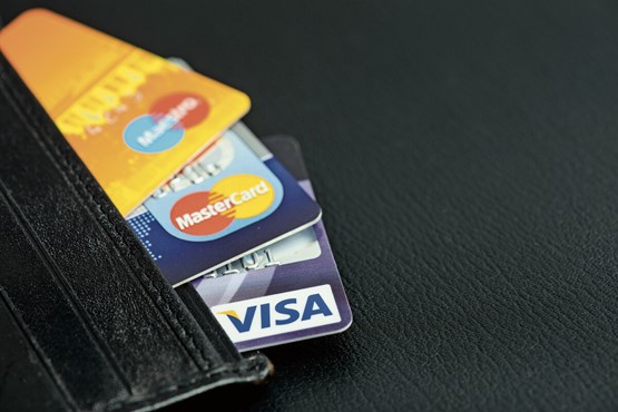 Ein grosses Ärgernis: Die neuen Debitkarten von Visa und Mastercard führen zu höheren Kosten für KMU.Bild: 123RF