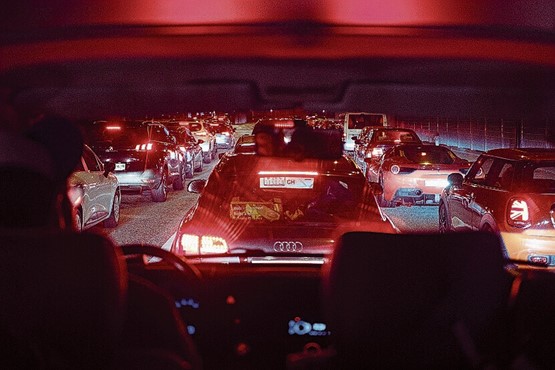 À l’idée d’une Suisse à 10 millions d’habitants, certains voient déjà rouge: embouteillages autour de Zurich.Photo: Keystone