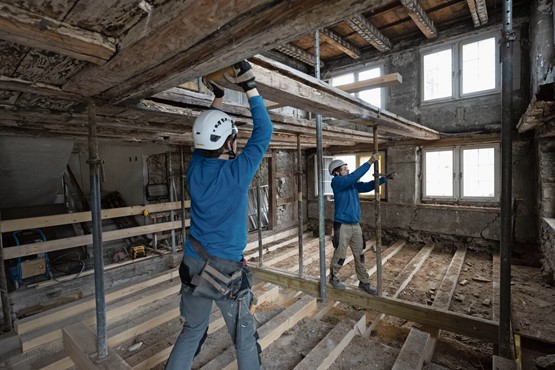 Bei einem Bauprojekt stellen sich vielfältige Herausforderungen. Eine Bauversicherung empfiehlt sich.Bild: Keystone