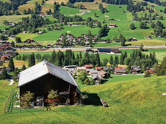 Schönried (BE ) – Si certains bâtiments sont démolis en dehors de la zone à bâtir, le propriétaire reçoit une prime, si aucune nouvelle construction de remplacement n’est construite. C’est le but de la nouvelle loi sur l’aménagement du territoire.Photo: G. Enggist