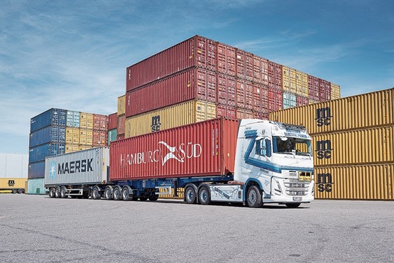 Der Volvo FH Electric hat 74 Tonnen Zuggewicht – hier in Göteborg.