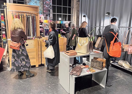 «format brigitte hürzeler» an der Designmesse in der Aeschbachhalle Aarau: «Die Messe hat mir geholfen, meinen Namen schweizweit bekannt zu machen.» Bilder: CR