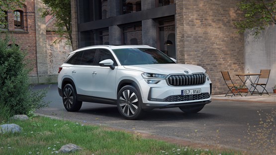 Äusserlich wurde der Skoda Kodiaq dezent modernisiert, innen bietet er mehr Platz und neue digitale Features.Bild: zVg