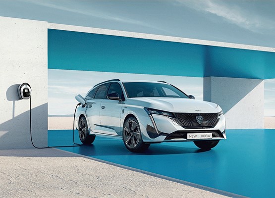Peugeot lanciert mit dem e-308 SW einen kompakten E-Kombi zu einem vernünftigen Preis.