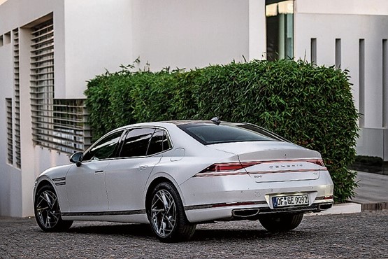 Mit seinem auffälligen Design wird der Genesis G90 aus dem Schweizer Strassenbild hervorstechen.Bild: zVg