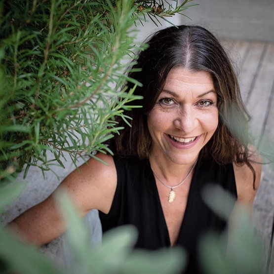 Sonia Molinari n’était pas partie pour devenir écrivain. Mais le fait d’être «une pive» en orthographe ne devrait pas être un obstacle, assure-t-elle.Photo: Editions Zoé, Romain Guélat