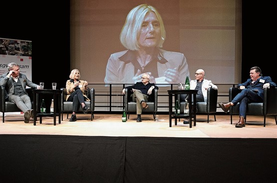 «Image verbessern»: Casimir Platzer, Silvia Fleury, Markus Somm, Marcel Voyame und Marcel Durst (v.l.).Bild: isa