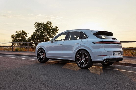 Der Porsche Cayenne Turbo e-Hybrid ist die neue Speerspitze im SUV-Portfolio der Schwaben.Bild: zVg