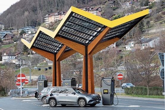 Aire de repos à Pertit (Montreux) avec recharge rapide. Il faut investir dans les infrastructures!Photo: Keystone