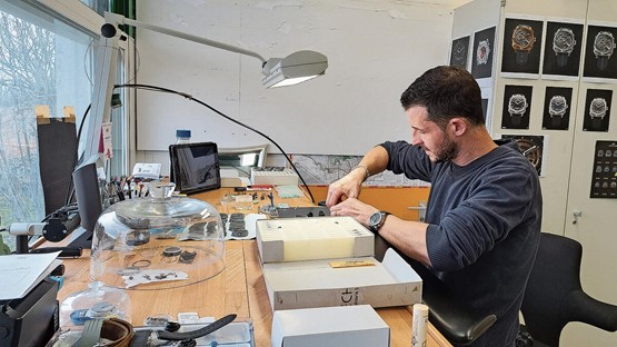 Christophe Musy a fait ses gammes dans le monde de la mécanique. Lui et son beau-père Éric Mauron ont mis au point une solution unique.Photos: FOG