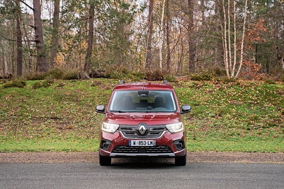 Wer oft kürzere Strecken fährt und viel transportieren will, sollte sich den Renault Kangoo E-Tech anschauen.Bild:  zVg