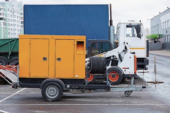 Situations extrêmes: des générateurs diesel mobiles doivent être transportés par 1000 camions vers des stations de téléphonie mobile et y être exploités sur place. Une idée surréaliste.Photo: 123RF