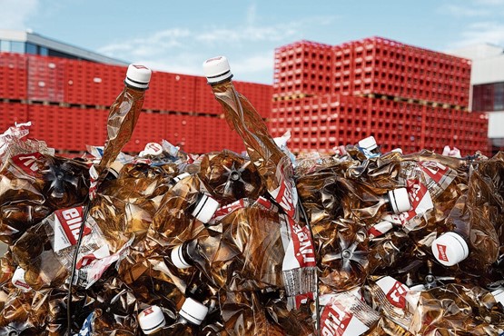 Geschlossener Recyclingkreislauf bei braunen Flaschen.Bild: zVg