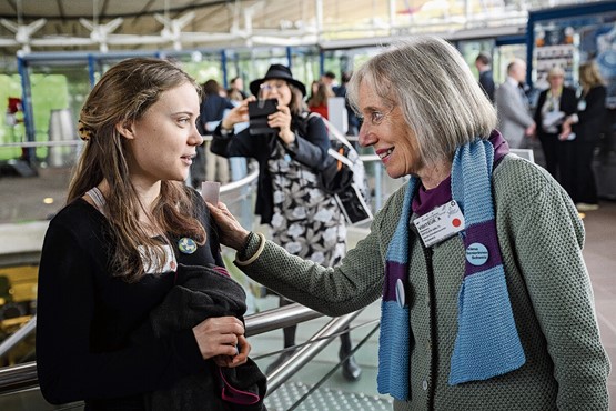 Der EGMR verurteilte die Schweiz jüngst als Klimasünderin, indem er den Klimaseniorinnen recht gab – rechts deren Co-Präsidentin Rosmarie Wydler-Wälti mit Greta Thunberg. Die Sammelklage wäre der Türöffner für eine Klageindustrie.Bild: Keystone