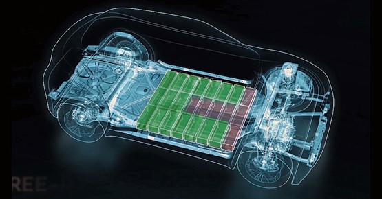 Man könnte mehr Batterien in die E-Autos packen, doch damit würden sie zu schwer. Daher müssen neue Lösungen her. 