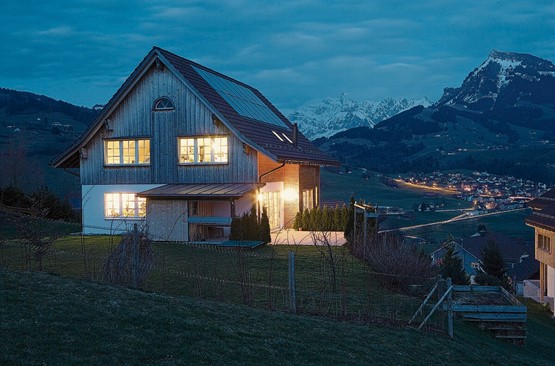 Einsprachen von Umweltverbänden gegen kleinere Wohnbauprojekte erachtet das Parlament als unverhältnismässig: nach Minergie-Standard gebautes Einfamilienhaus in Nesslau/SG.Bild: Keystone