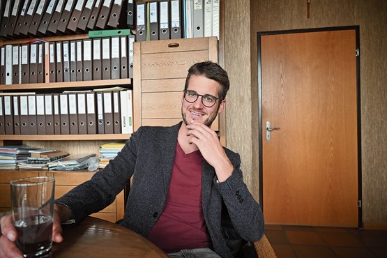 Gauthier Corbat, représentant de la quatrième génération – à Vendlincourt (JU). Photos: FOG