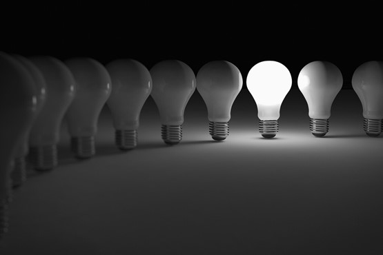 Ohne Strom auch kein Licht: Das Stromgesetz hilft, eine Mangellage zu verhindern. Die beiden Gesundheitsinitiativen hingegen knipsen dem Gesundheitswesen das Licht aus.Bild: 123RF