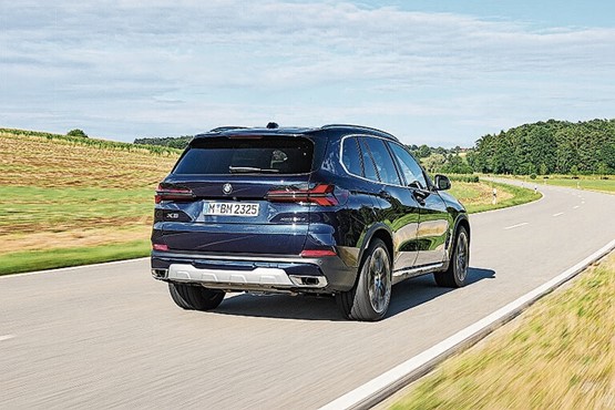 Der BMW X5 xDrive50e schafft fast 100 Kilometer rein elektrisch.Bild: zVg