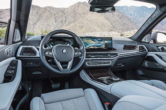 Der BMW X5 xDrive50e schafft fast 100 Kilometer rein elektrisch.Bild: zVg