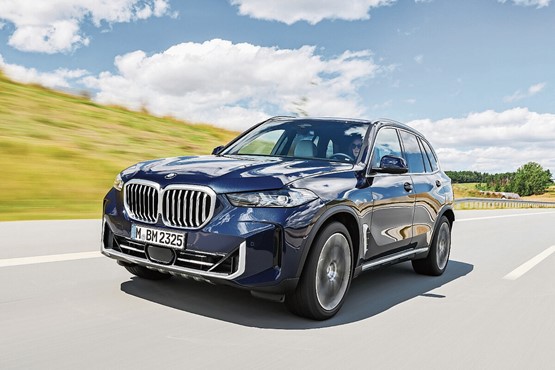 Der BMW X5 xDrive50e schafft fast 100 Kilometer rein elektrisch.Bild: zVg