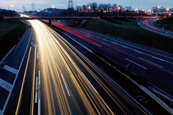 Nationalstrassen bündeln den Verkehr und entlasten damit die Ortschaften ebenso wie die Umwelt insgesamt. Bild: Keystone