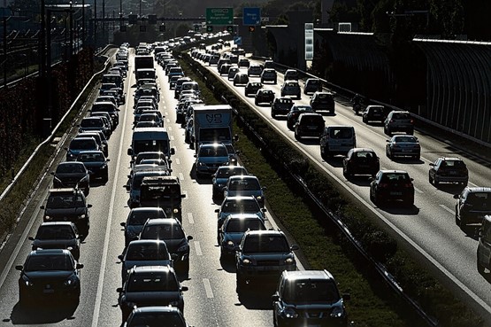 Le financement de l’élimination des goulets d’étranglement – ici près de Morges – est garanti et les fonds, affectés à un but précis. Ils ne peuvent pas être utilisés pour d’autres tâches que la sécurisation des routes nationales. Photo : Keystone